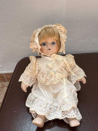 Muñeca antigua de cerámica