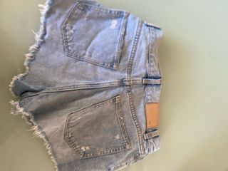 Shorts vaqueros rotos mujer Zara