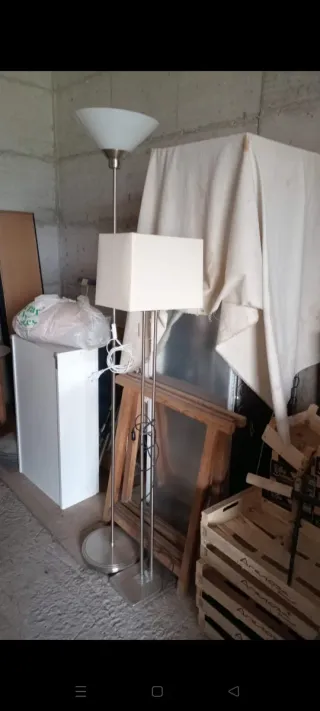 2 Lámparas de pie plata y blanco