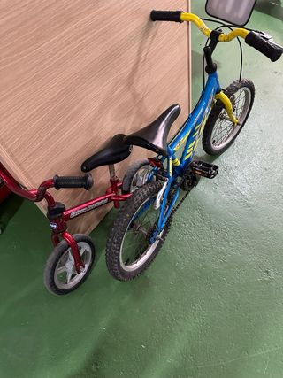Bicicleta infantil azul y amarilla