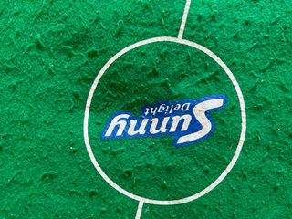 Tablero de césped con pelota