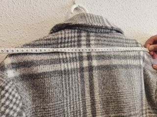 Abrigo cuadros Bershka gris y blanco