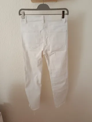 Pantalón vaquero blanco Stradivarius Mujer