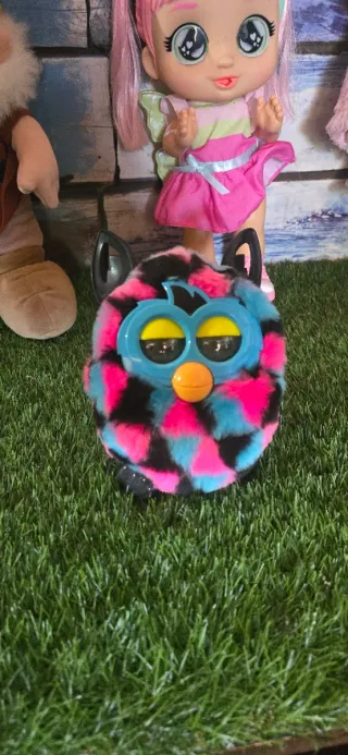 Muñecos y peluches varios