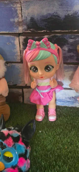 Muñecos y peluches varios