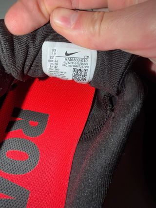 Nike Vomero 18 Talla 44 Negro/Rojo