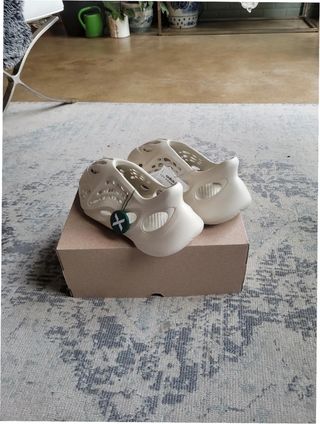 Adidas Yeezy Foam Runner Talla 41 Beige