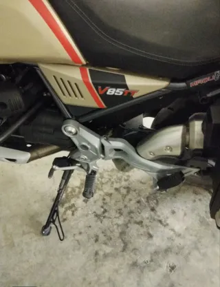 Moto Guzzi V85 TT Travel Oro/Plata