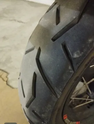 Moto Guzzi V85 TT Travel Oro/Plata