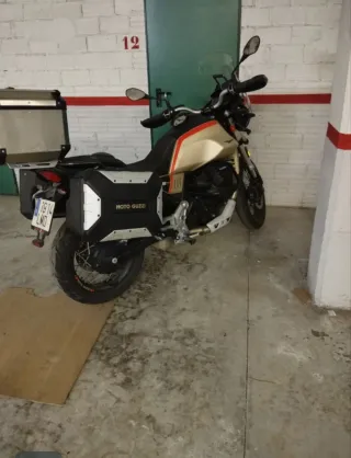 Moto Guzzi V85 TT Travel Oro/Plata