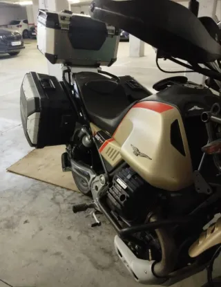 Moto Guzzi V85 TT Travel Oro/Plata