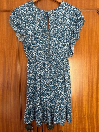 Vestido de verão floral azul e branco