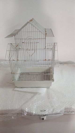 Jaula para pájaros con diseño de casa