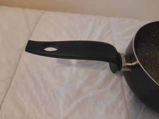 Pentolino antiaderente 18 cm nuovo con beccucci