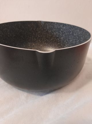 Pentolino antiaderente 18 cm nuovo con beccucci