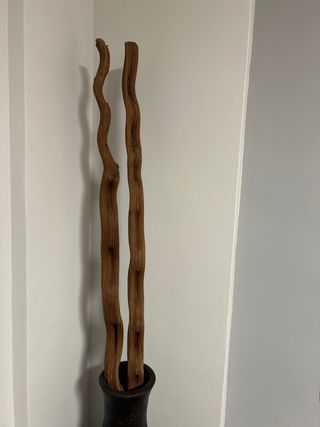Jarrón alto decorativo con ramas