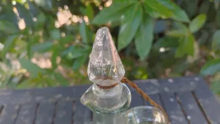 Licorera antigua de cristal