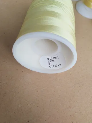 Filati viscosa giallo chiaro