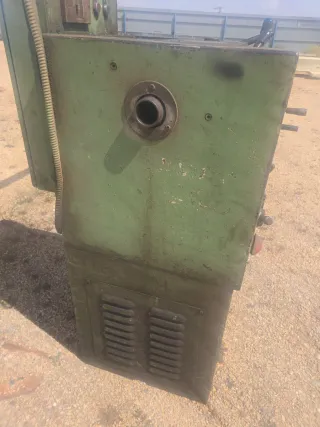 Torno de metal verde