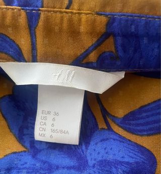 Camisa H&M flores azul y cobre