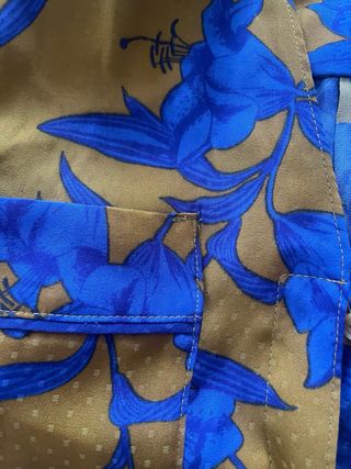 Camisa H&M flores azul y cobre