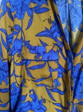 Camisa H&M flores azul y cobre