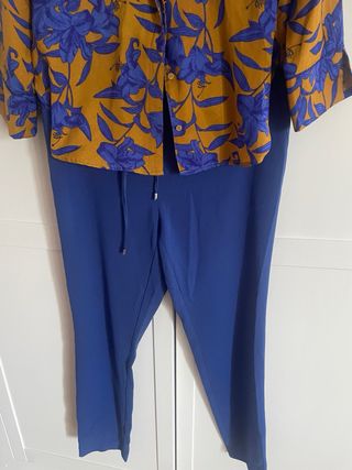 Camisa H&M flores azul y cobre