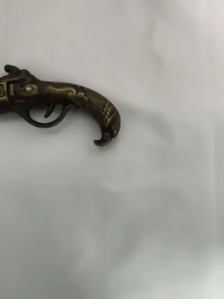 Pistola de juguete antigua de bronce