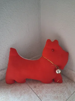 Peluche perro escocés rojo con cascabel