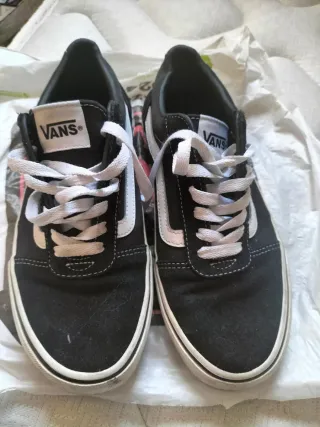 Zapatillas Vans Negras y Blancas