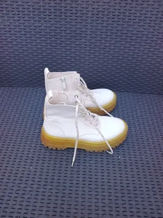 Botas blancas Bershka