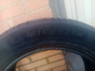 3 Ruedas: 2 Michelin y 1 Firestone