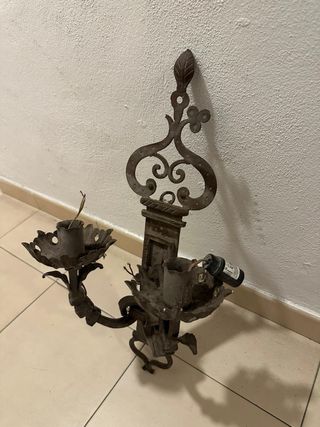 Aplique de luz antiguo hierro forja. Mediano.