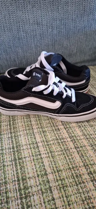 Zapatillas Vans Negras y Blancas