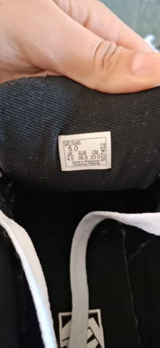 Zapatillas Vans Negras y Blancas