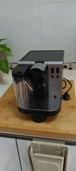 Cafetera Nespresso DeLonghi