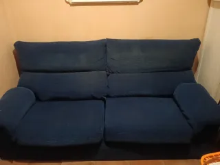 Sofá reclinable azul de tela