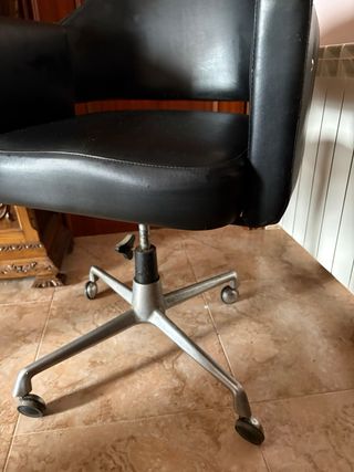 Silla de escritorio giratoria negra