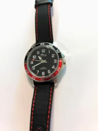 Reloj Lotus Negro y Rojo
