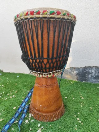 Djembe africano con correa