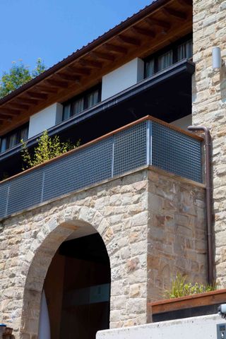HOTEL RESTAURANTE ELLAURI 781 m2 ZEANURI BIZKAIA