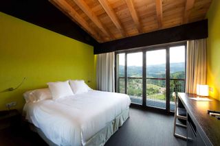 HOTEL RESTAURANTE ELLAURI 781 m2 ZEANURI BIZKAIA