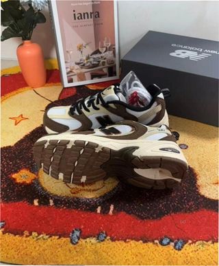 New Balance 530 Beige/Marrón Talla 39.5
