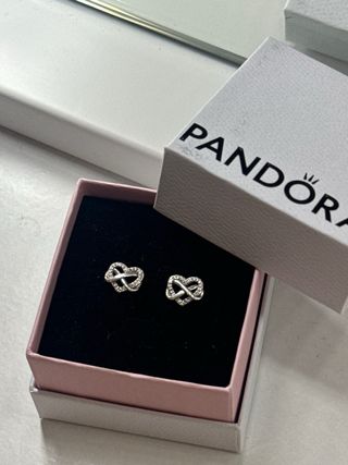 Pendientes plateados Corazón Infinito