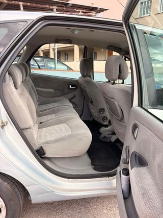 (SUPER OCASION)Renault Scenic tan solo 125.000 KM