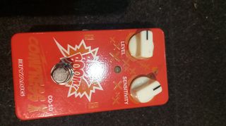 Varios pedales guitarra y pedalera