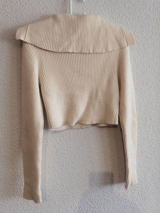 Blusa Amisu corta botones dorados manga larga