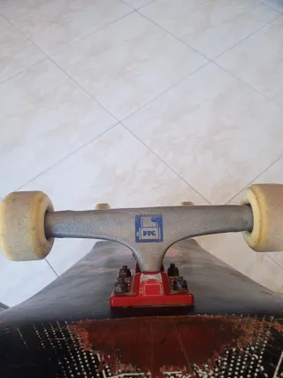 Patineta Thrsher con diseño de llama