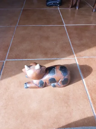 Mucca in legno decorativa