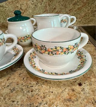 Juego de tazas de café, azucarero y lechera